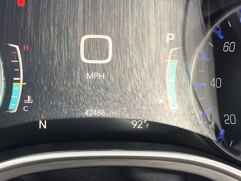 Used 2025 Chrysler Pacifica Select FWD image 6
