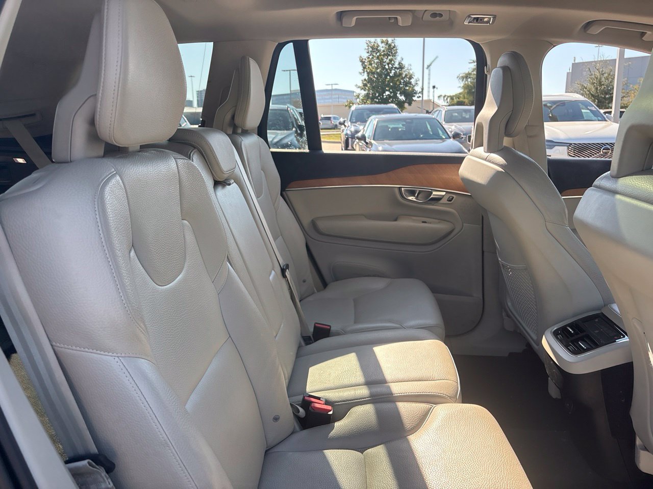 Used 2021 Volvo XC90 T6 Momentum AWD/4WD image 11