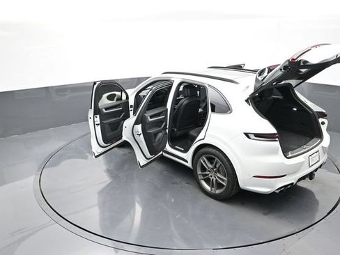 Certified 2025 Porsche Cayenne AWD/4WD image 28