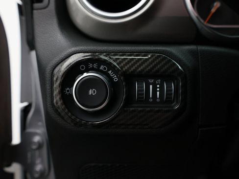 Used 2020 Jeep Wrangler Unlimited Sahara AWD/4WD image 19