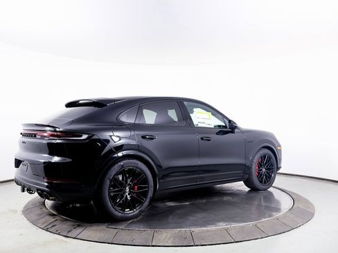 New 2025 Porsche Cayenne Turbo image 31