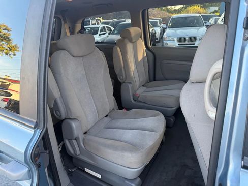 Used 2010 Kia Sedona LX w/ PWR Pkg image 11