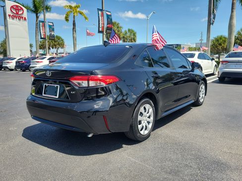 Used 2022 Toyota Corolla LE FWD image 12