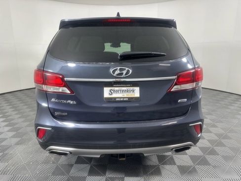 Used 2017 Hyundai Santa Fe SE image 4