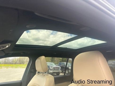 Used 2023 Jeep Grand Cherokee L Limited AWD/4WD image 2