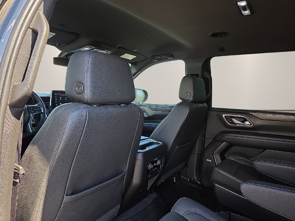 Used 2022 Chevrolet Suburban LT RWD image 14