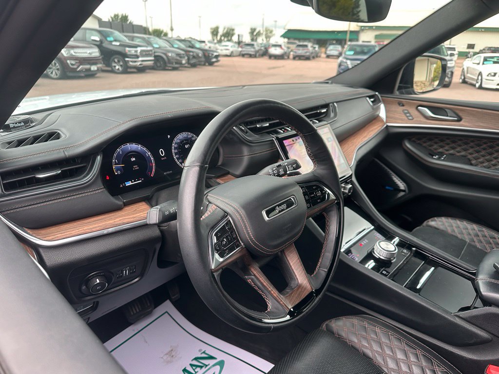Used 2023 Jeep Grand Cherokee L Summit w/ High Altitude Package AWD/4WD image 2