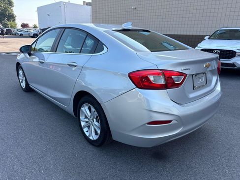 Used 2019 Chevrolet Cruze LT w/ Convenience Package FWD image 3