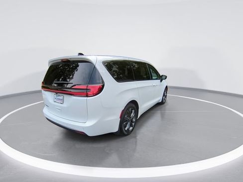 New 2026 Chrysler Pacifica Select image 8