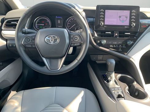 Used 2024 Toyota Camry SE image 16