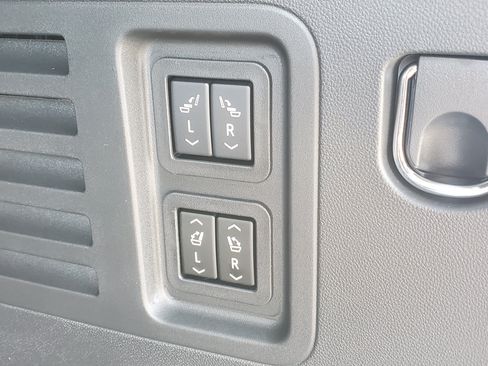 New 2026 Chevrolet Traverse High Country w/ LPO, Floor Liner Package FWD image 33