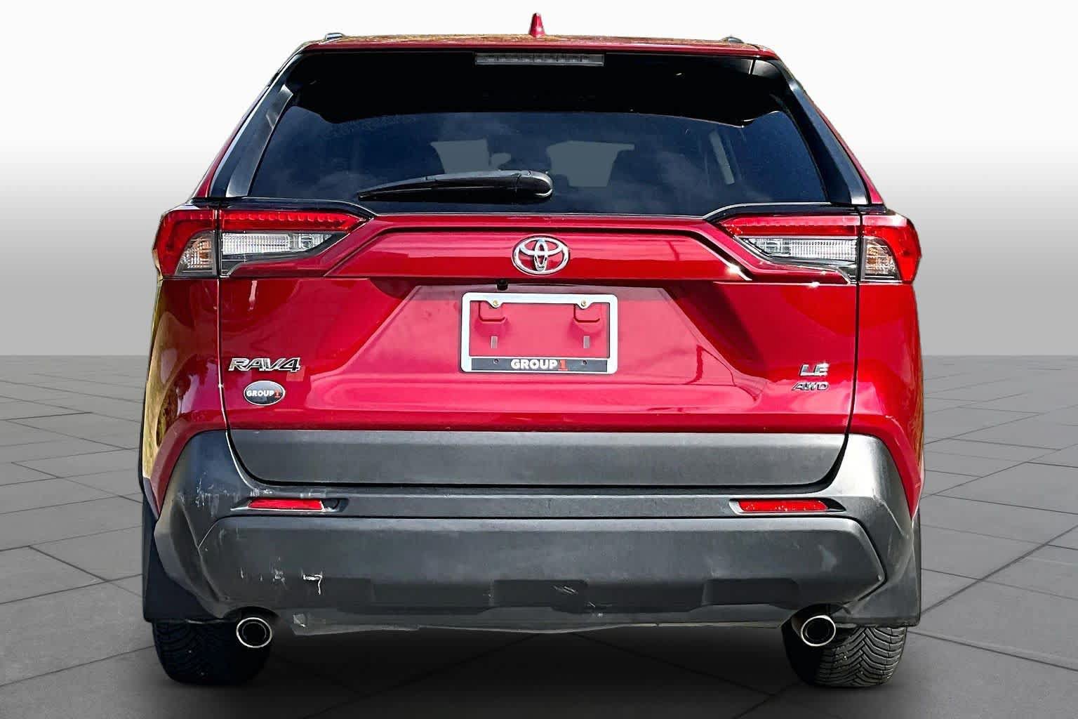 Used 2021 Toyota RAV4 LE AWD/4WD image 5