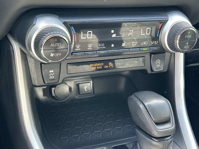 Used 2022 Toyota RAV4 XLE AWD/4WD image 33