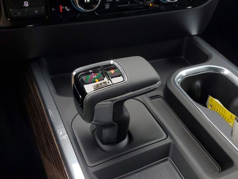 New 2025 GMC Sierra 1500 Elevation image 33