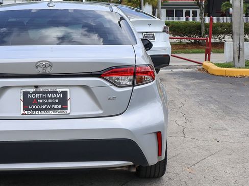 Used 2021 Toyota Corolla LE FWD image 13
