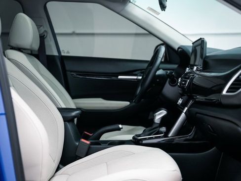 Used 2023 Kia Seltos EX image 13