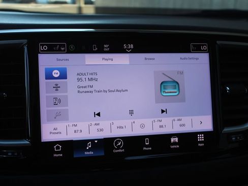 Used 2023 Chrysler Pacifica Touring-L FWD image 16