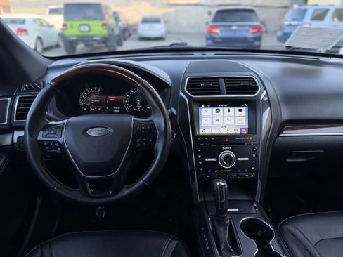 Used 2018 Ford Explorer Platinum AWD/4WD image 50