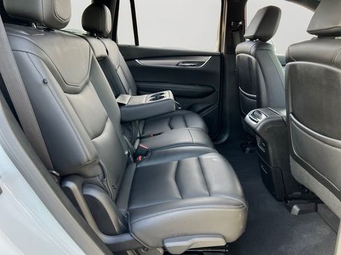 Used 2023 Cadillac XT6 Luxury image 8