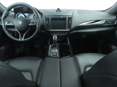 Used 2021 Maserati Levante image 13