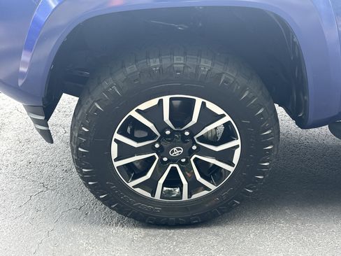 Used 2022 Toyota Tacoma TRD Sport w/ Technology Package AWD/4WD image 13
