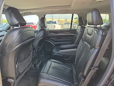 Used 2022 Jeep Grand Cherokee L Limited w/ Trailer Tow Group (B) AWD/4WD image 16
