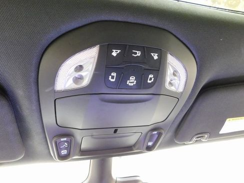 Used 2025 Chrysler Pacifica Limited image 41