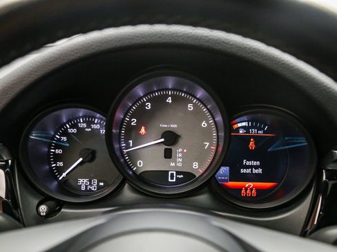 Certified 2023 Porsche Macan S AWD/4WD image 28