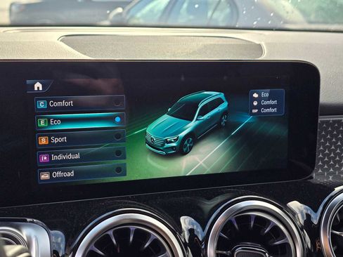 New 2025 Mercedes-Benz GLB 250 4MATIC image 33