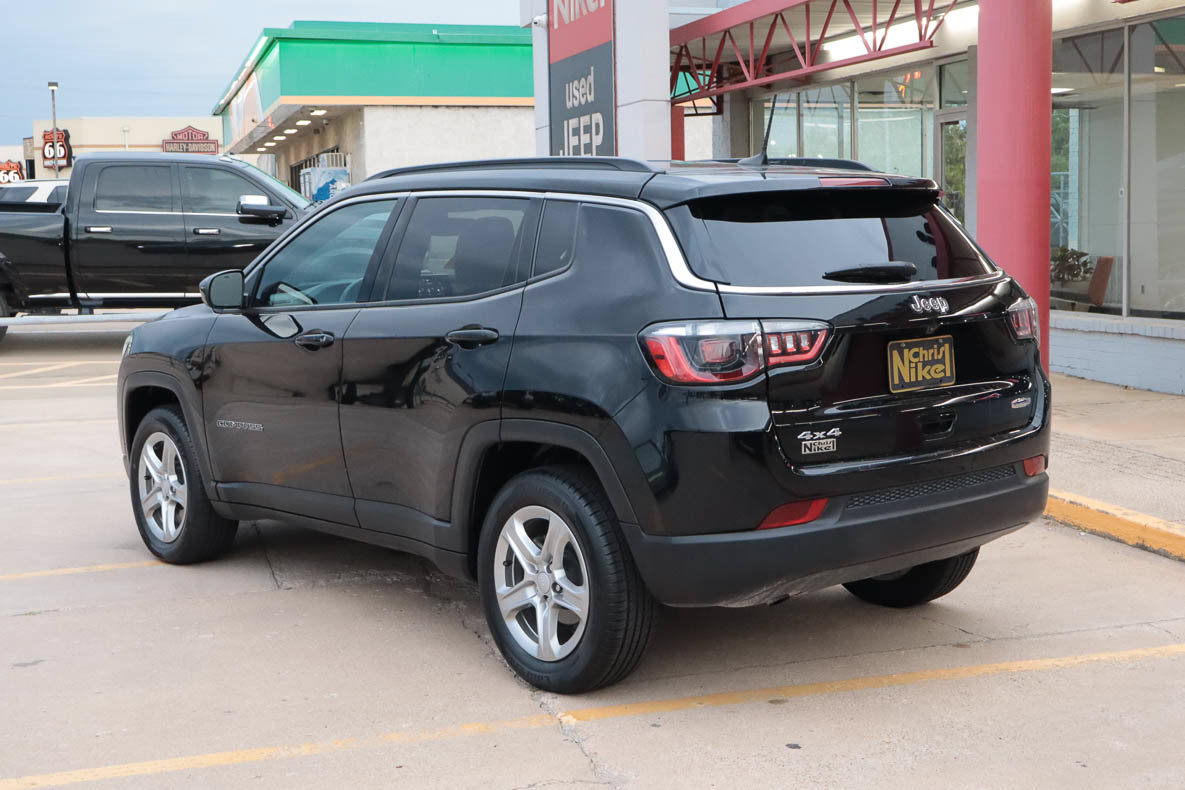 Used 2024 Jeep Compass Latitude AWD/4WD image 6