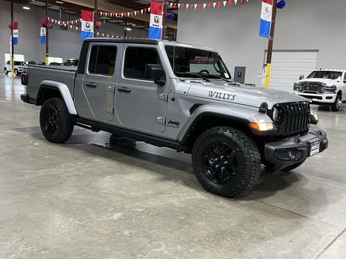 Used 2021 Jeep Gladiator Willys image 7