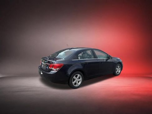 Used 2015 Chevrolet Cruze LT FWD image 2