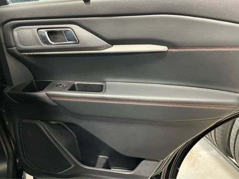 Used 2025 Ford Explorer ST-Line w/ Premium Package AWD/4WD image 17