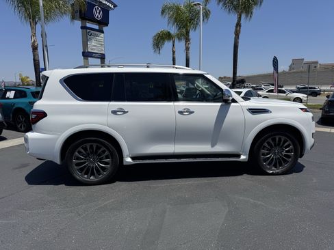 Used 2024 Nissan Armada Platinum w/ Captain's Chairs Package RWD image 11