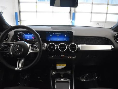 New 2026 Mercedes-Benz GLB 250 4MATIC image 5
