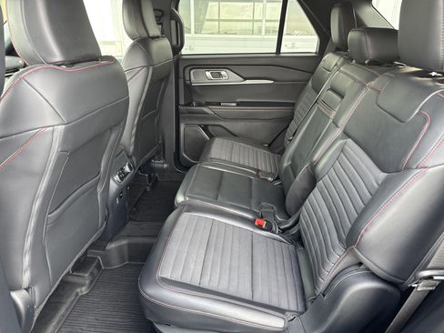 Used 2025 Ford Explorer ST-Line w/ ST-Line Street Pack image 27