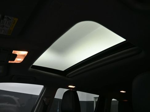 Used 2019 Toyota Highlander XLE image 23