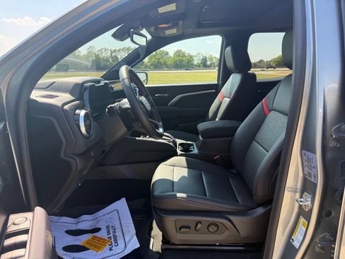 Used 2026 Chevrolet Colorado Z71 w/ Technology Package AWD/4WD image 27