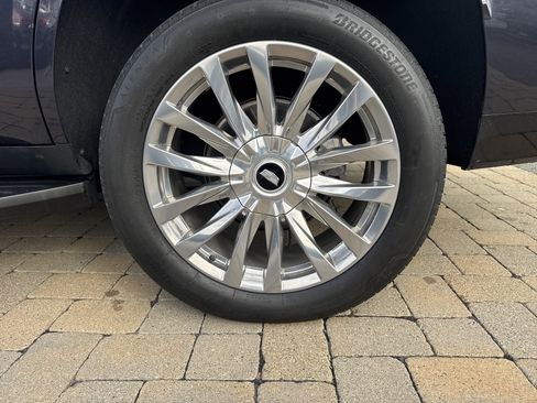 Used 2023 Cadillac Escalade Premium Luxury image 6