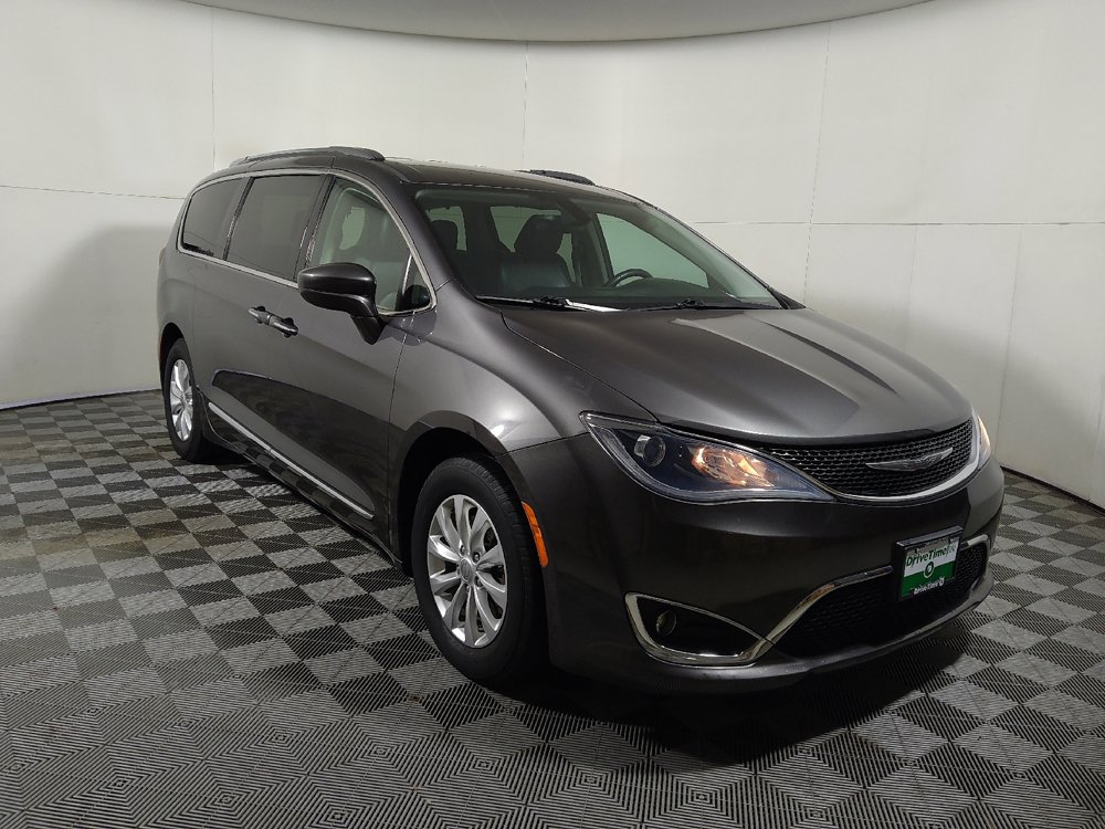 Used 2018 Chrysler Pacifica Touring-L FWD image 13