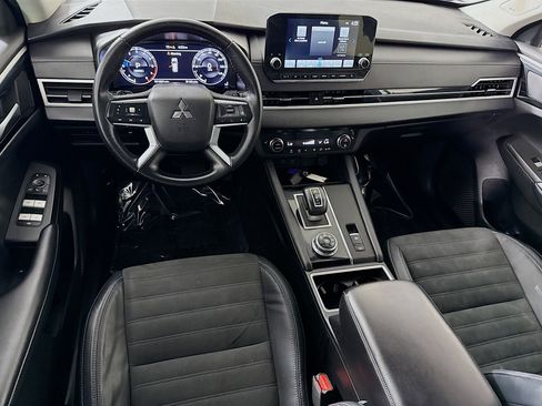 Used 2023 Mitsubishi Outlander SE Black Edition FWD image 17