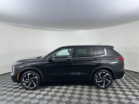 Used 2022 Mitsubishi Outlander SEL image 3