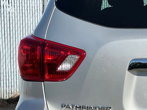 Used 2017 Nissan Pathfinder SV AWD/4WD image 23