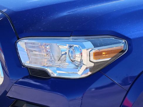 Used 2022 Toyota Tacoma SR5 RWD image 8