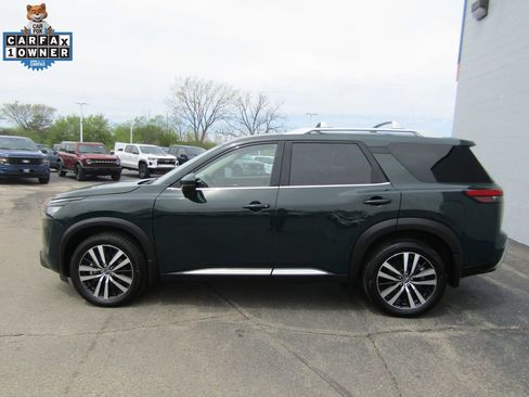 Used 2025 Nissan Pathfinder Platinum w/ Cargo Package AWD/4WD image 2