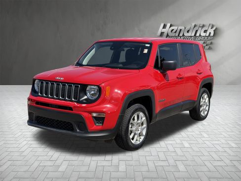 Used 2023 Jeep Renegade Latitude AWD/4WD image 5