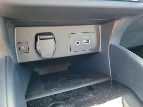 New 2025 Nissan Versa SV w/ Trunk Package FWD image 27
