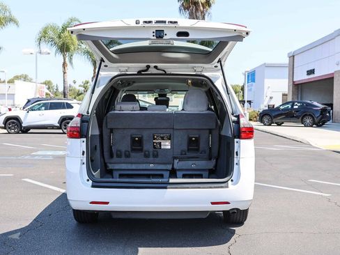 Used 2020 Toyota Sienna LE w/ Carpet Mat Package FWD image 27