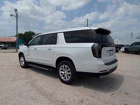 New 2025 Chevrolet Suburban Premier RWD image 6