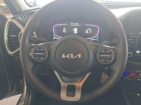 Certified 2025 Kia Soul LX w/ LX Technology Package FWD image 8
